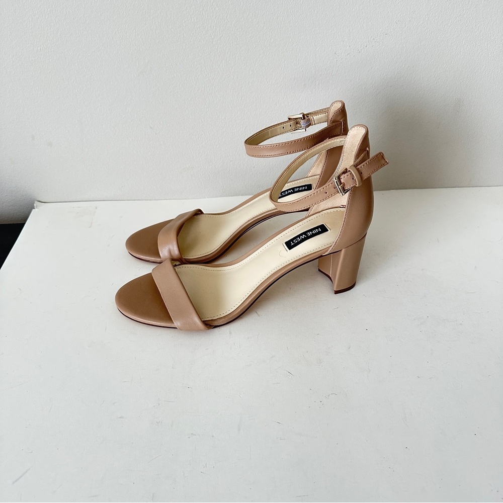 NEW Nine West Pruce Ankle-Strap Block Heel Beige Leather Womens Sandals Sz 9.5 M
